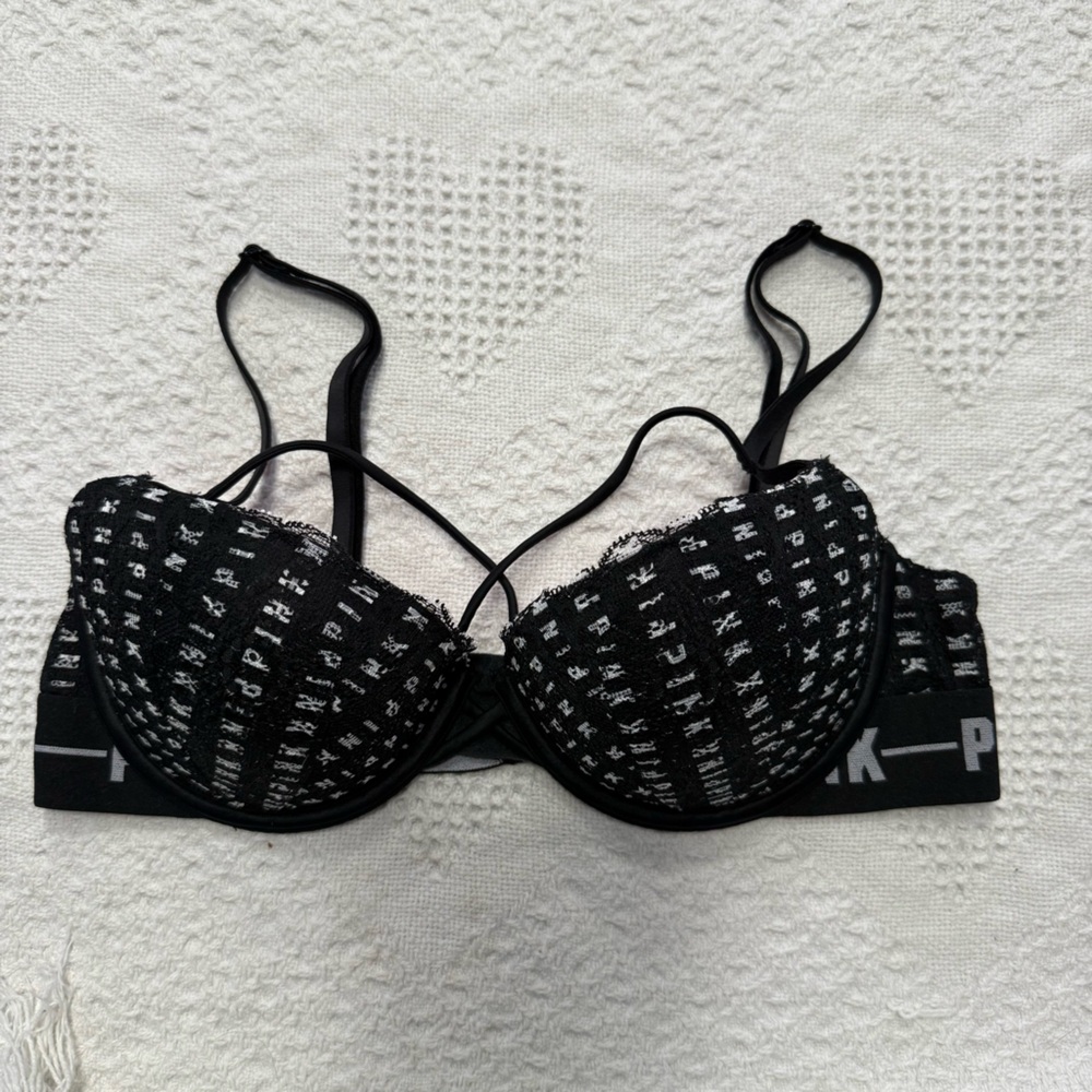 PINK Victoria’s Secret Lacey Bra (32D)